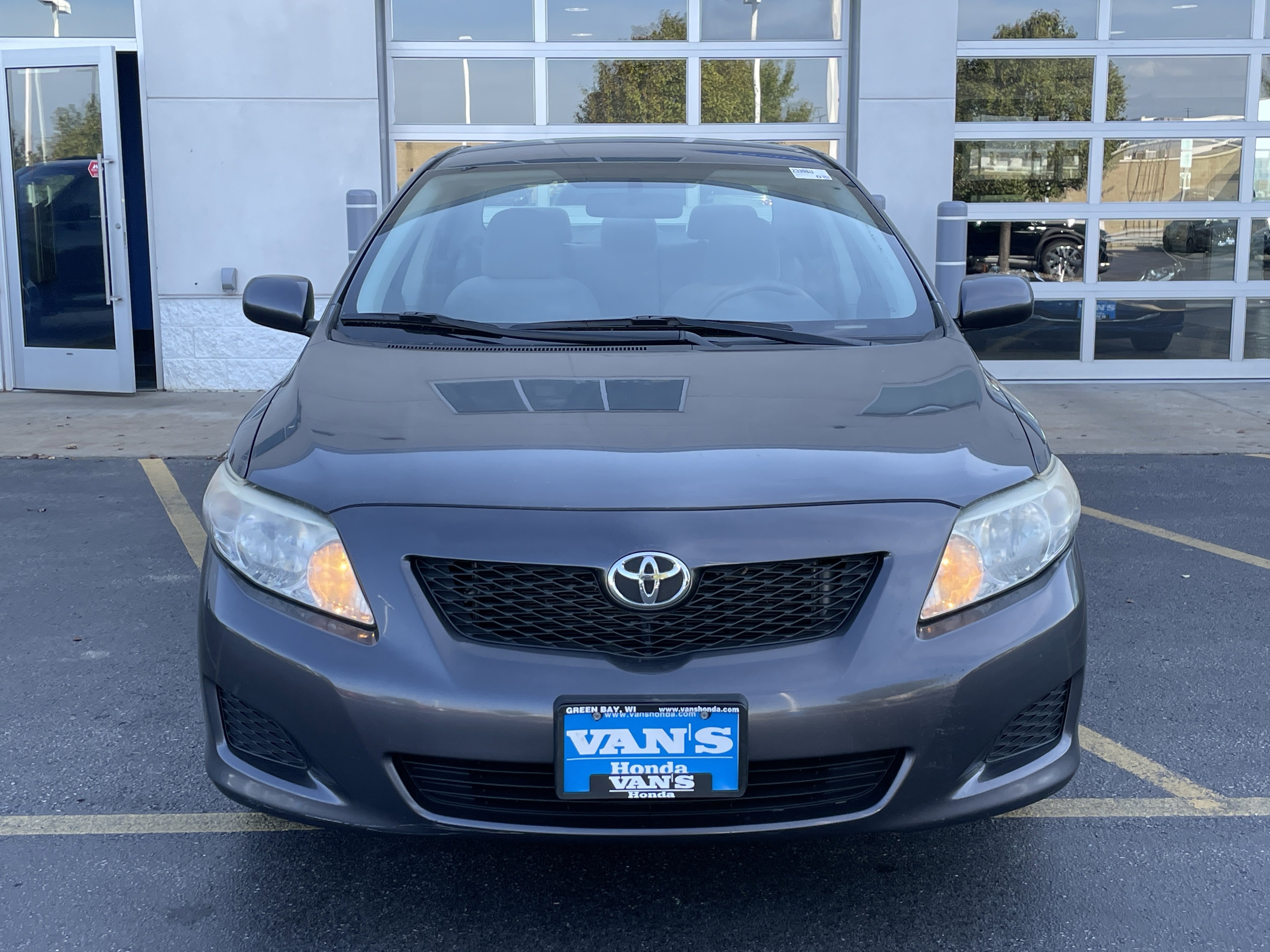 2010 Toyota Corolla LE photo 2
