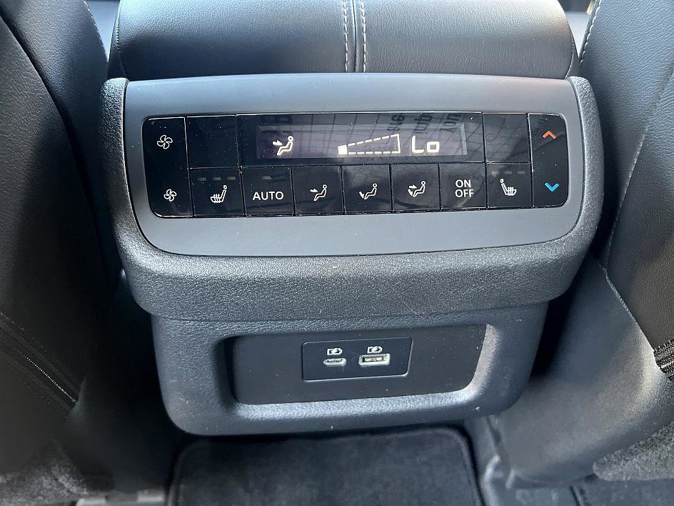 2024 Nissan Pathfinder SL photo 18