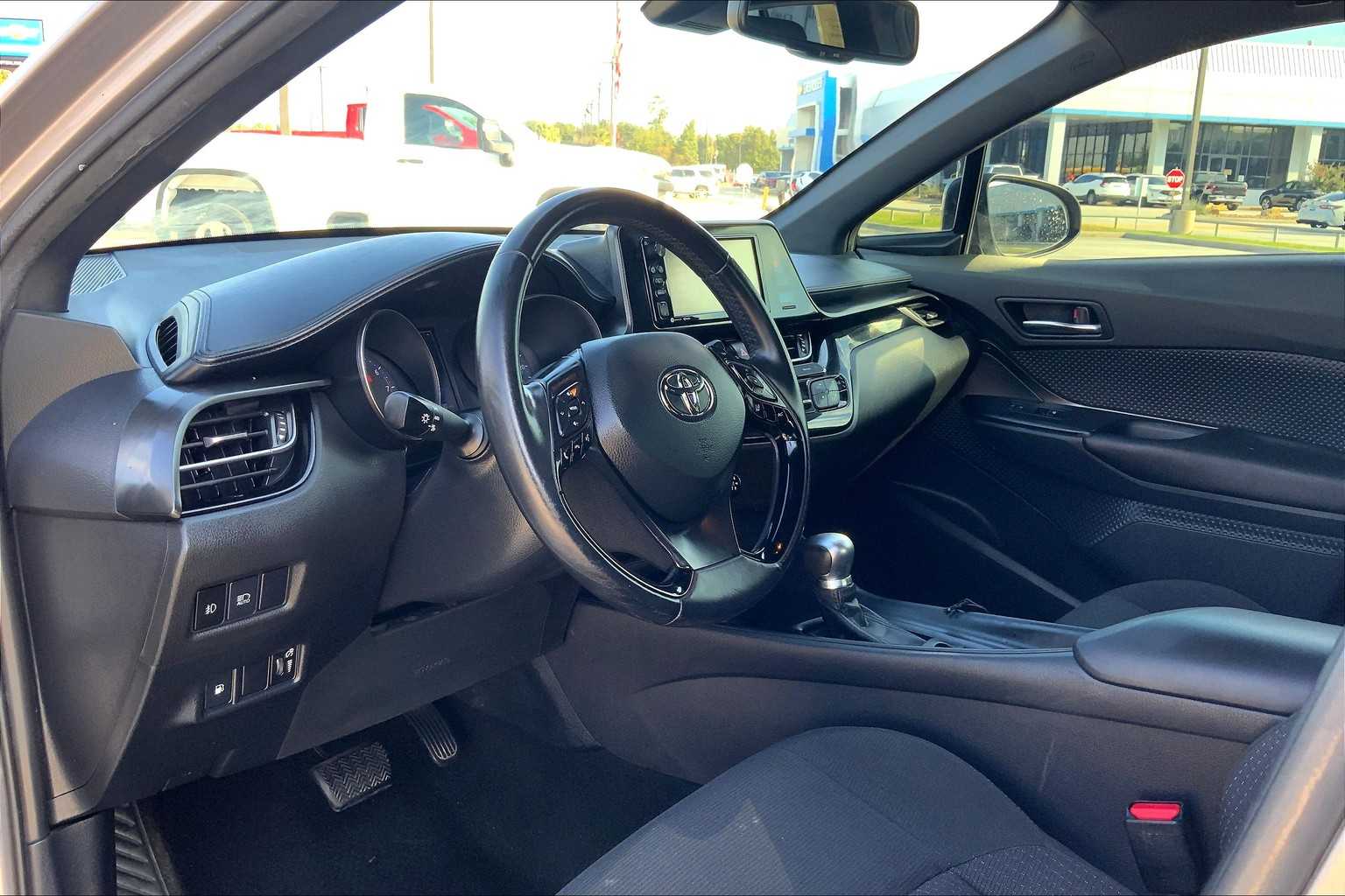 2018 Toyota C-HR XLE Premium photo 15