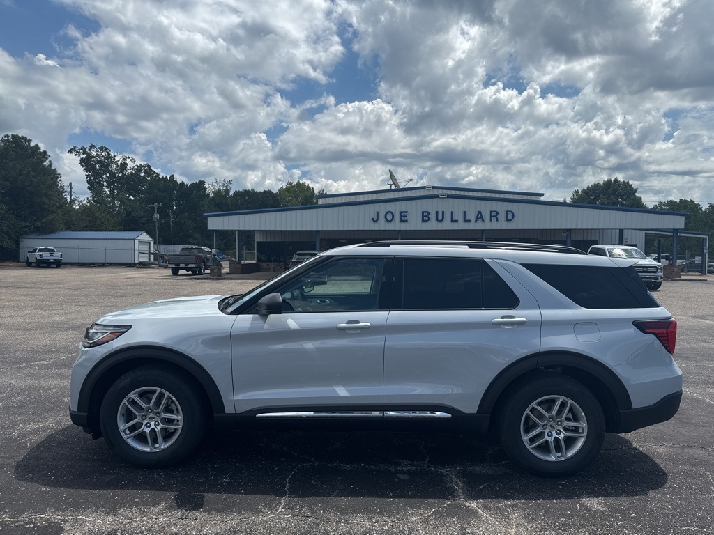 2025 Ford Explorer photo 4