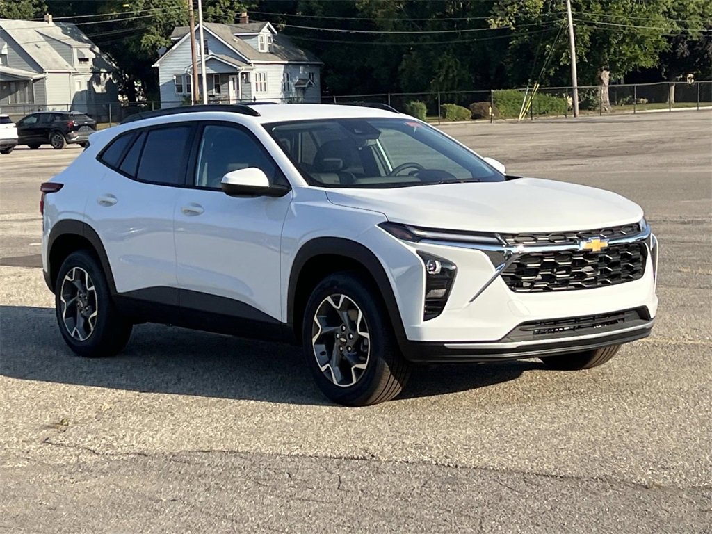 2025 Chevrolet Trax LT photo 7