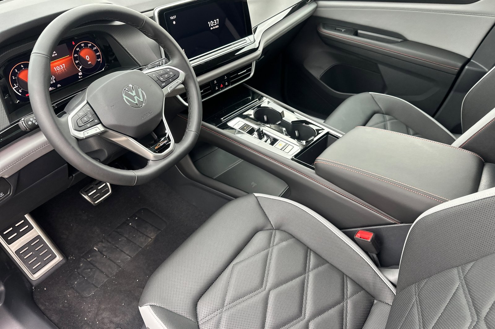 2025 Volkswagen Atlas Peak Edition SE photo 7