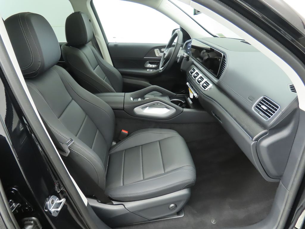 2026 Mercedes Benz GLS 450 4MATIC photo 19
