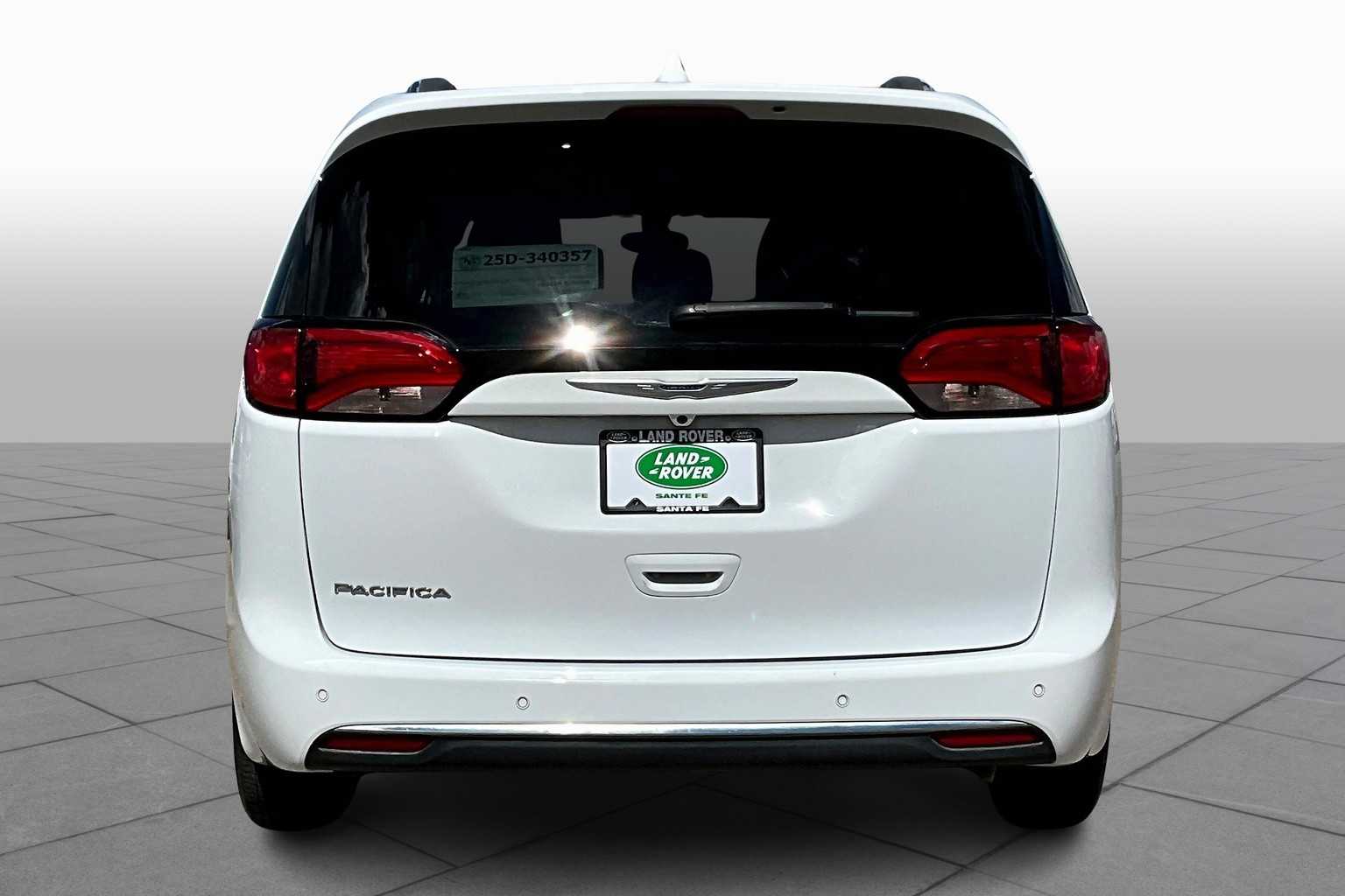 2020 Chrysler Pacifica Touring Plus photo 4