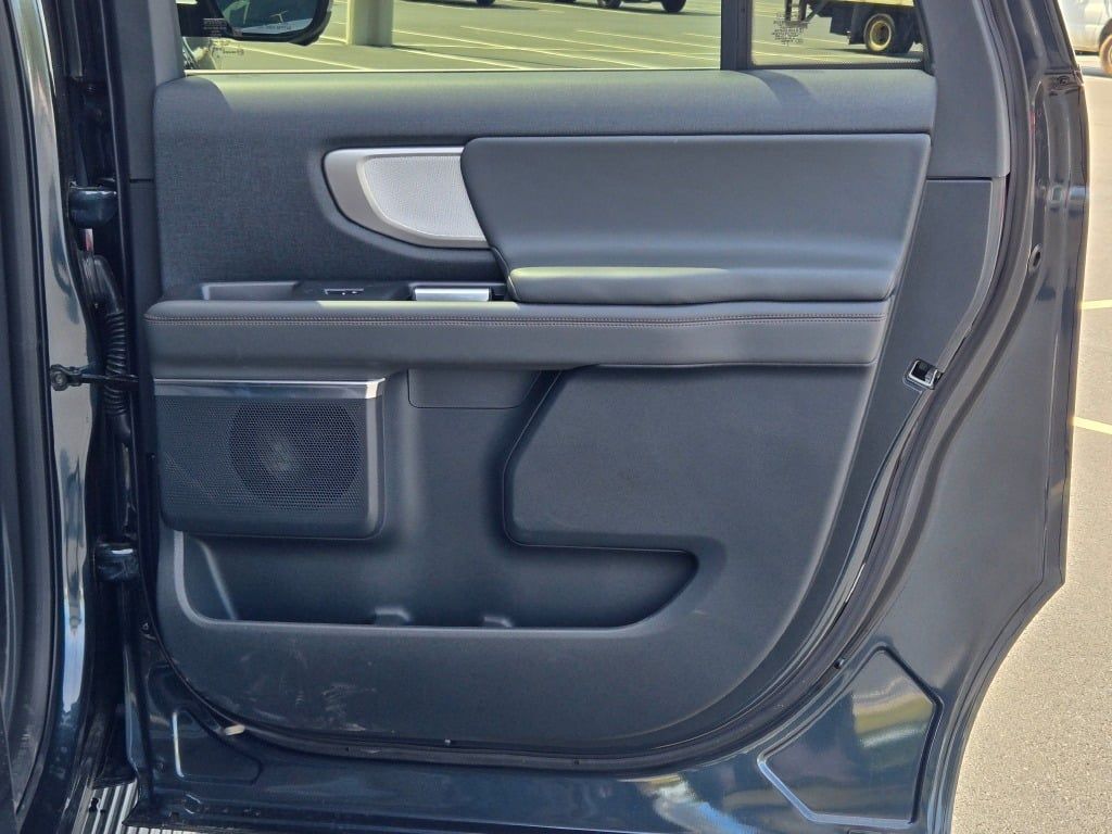 2025 Ford Expedition MAX photo 6