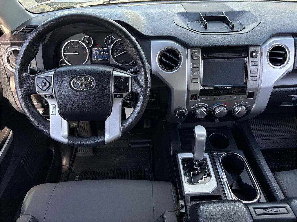 2017 Toyota Tundra SR5 photo 3