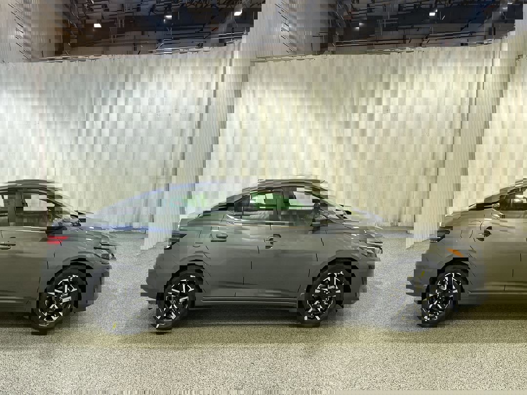 2025 Nissan Sentra SV photo 4