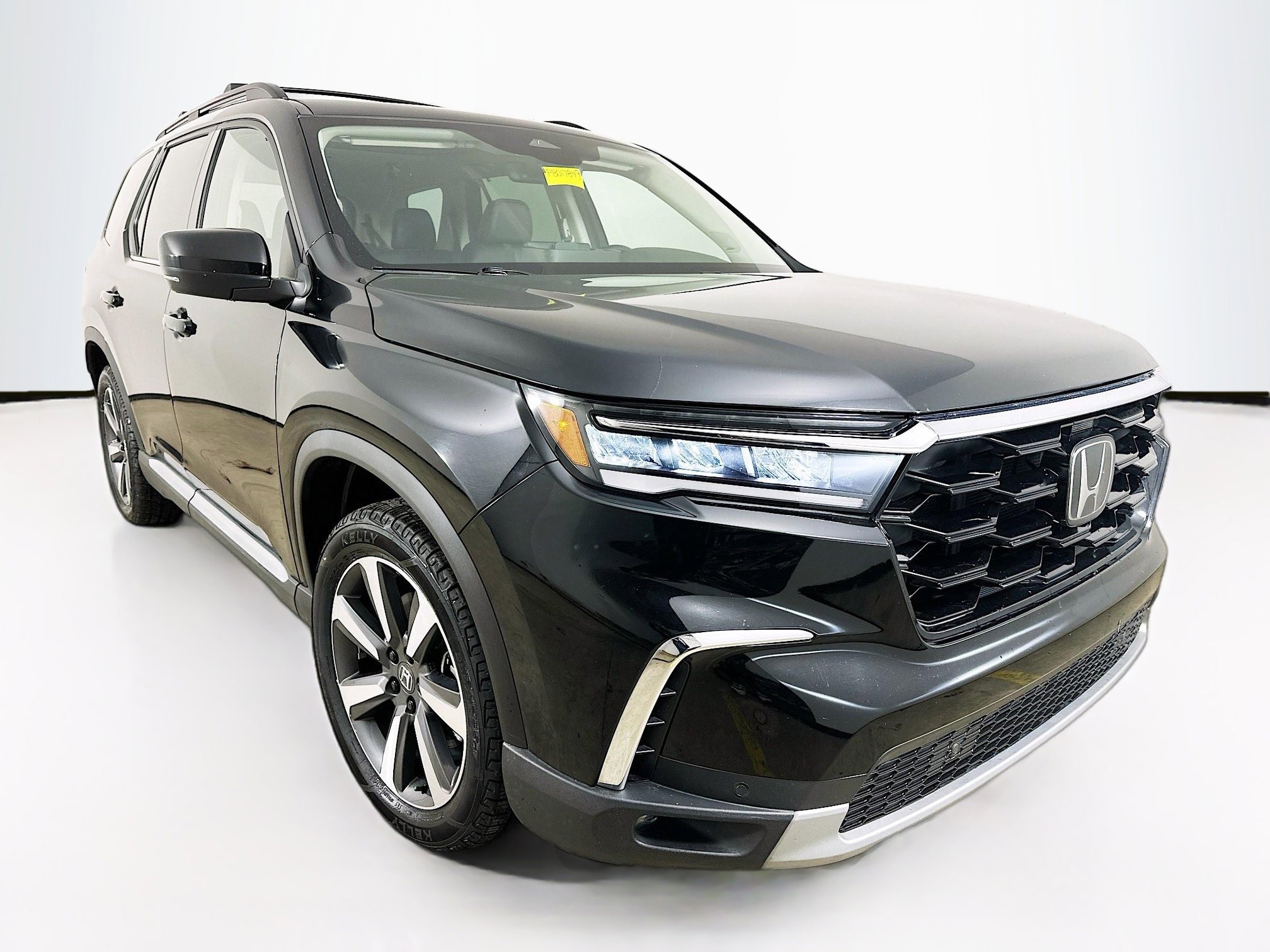 2023 Honda Pilot Touring photo 3