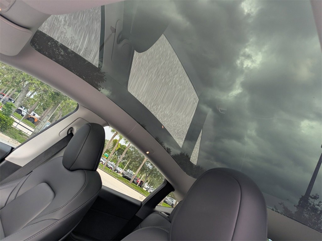 2023 Tesla Model Y Long Range photo 11