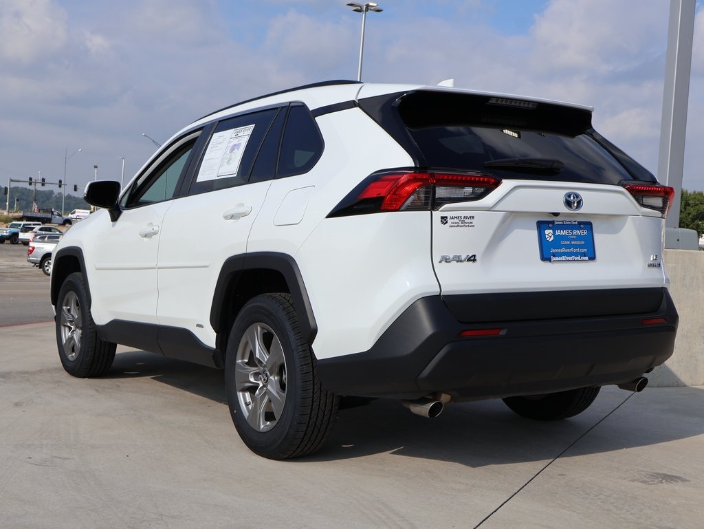 2024 Toyota RAV4 Hybrid LE photo 2