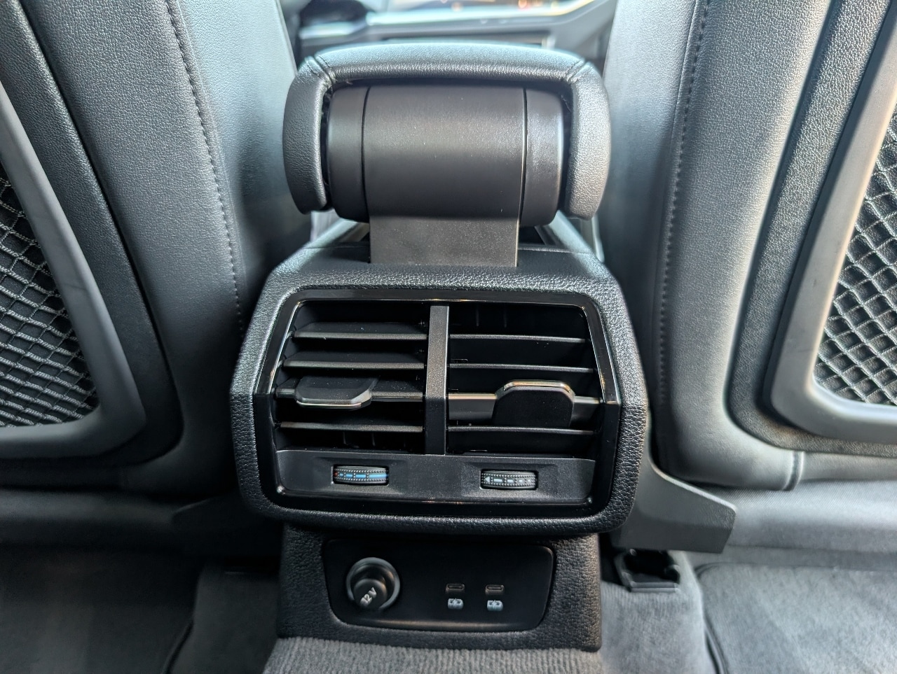 2024 Audi Q3 S line Premium photo 3