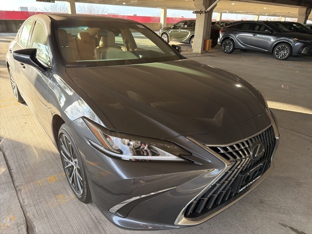 2025 Lexus ES 350's photo