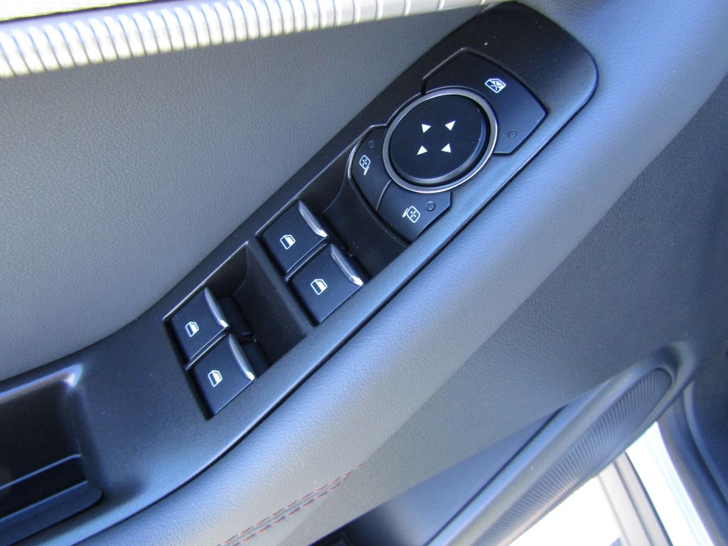 2025 Ford Explorer photo 10