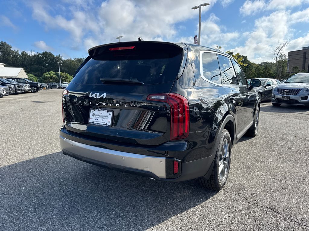 2025 Kia Telluride LX photo 3