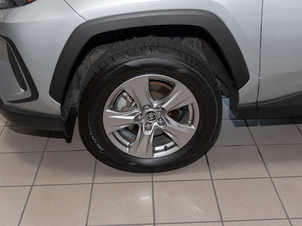 2022 Toyota RAV4 XLE photo 3