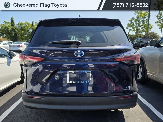 2021 Toyota Sienna LE photo 5
