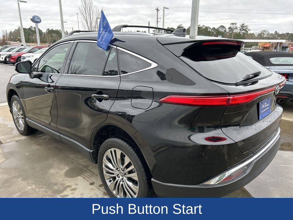 2022 Toyota Venza XLE photo 3