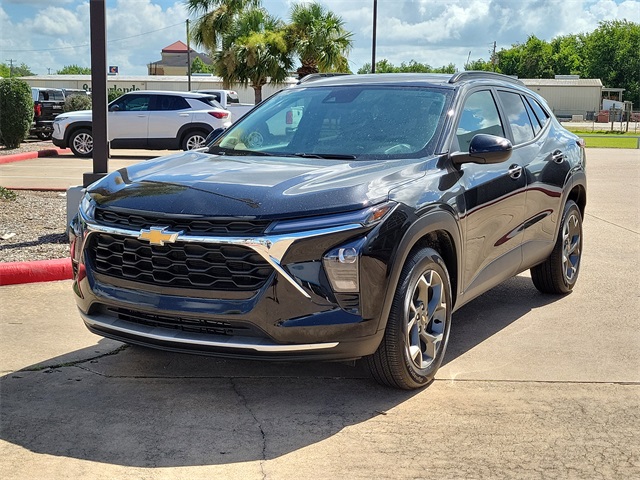 2025 Chevrolet Trax LT photo 3