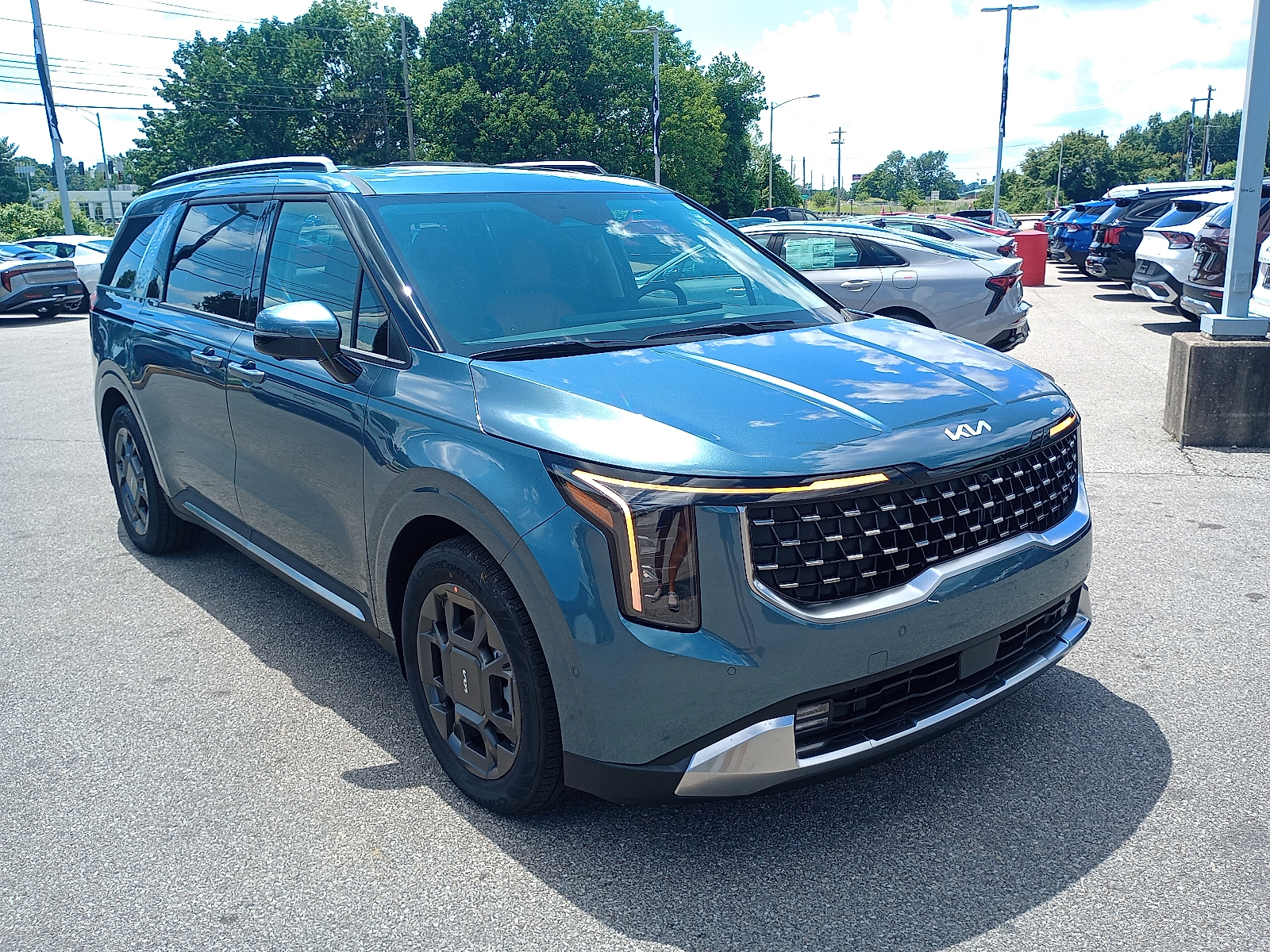 2026 Kia Carnival SX's photo