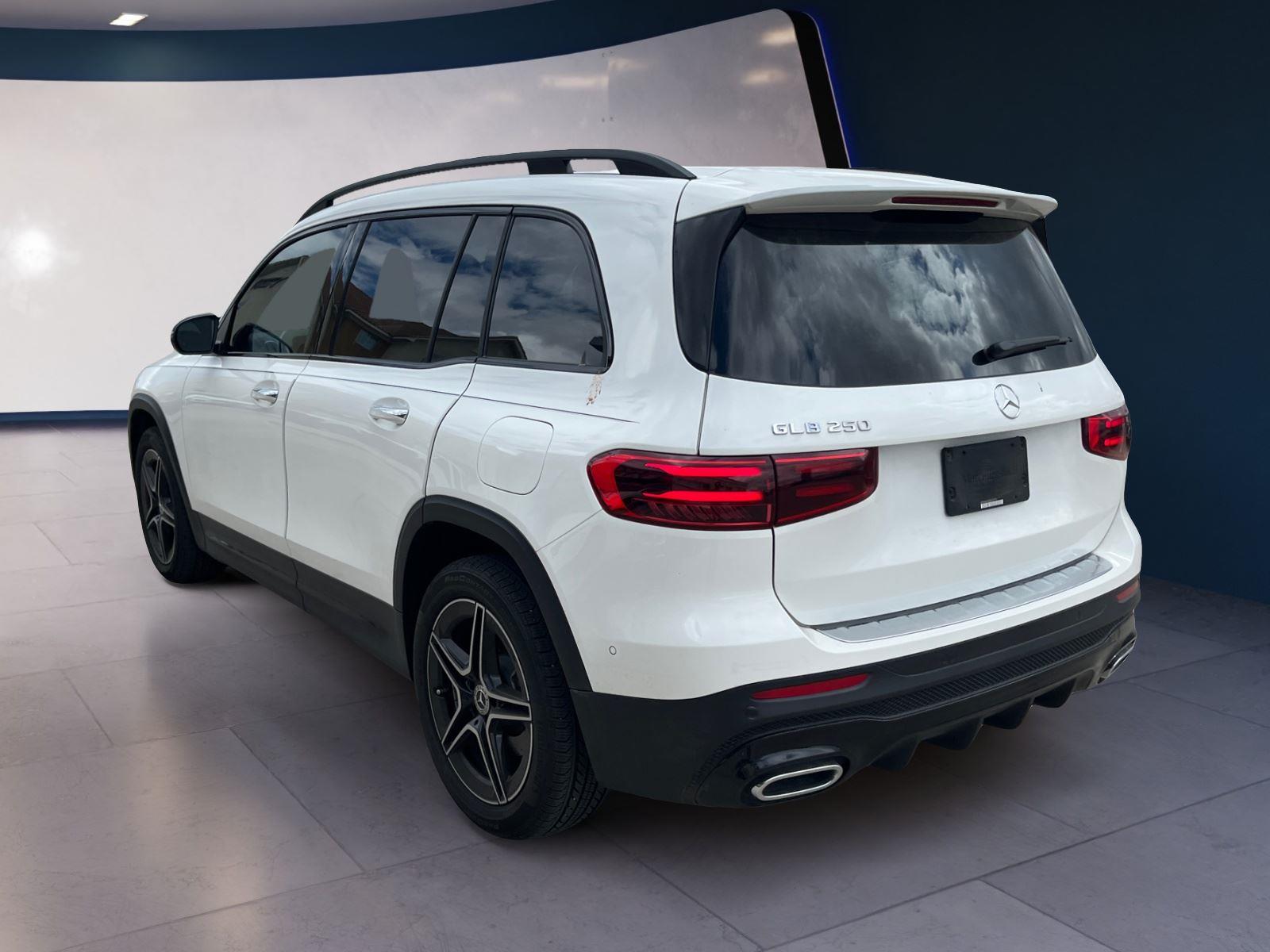 2024 Mercedes Benz GLB 250 photo 3