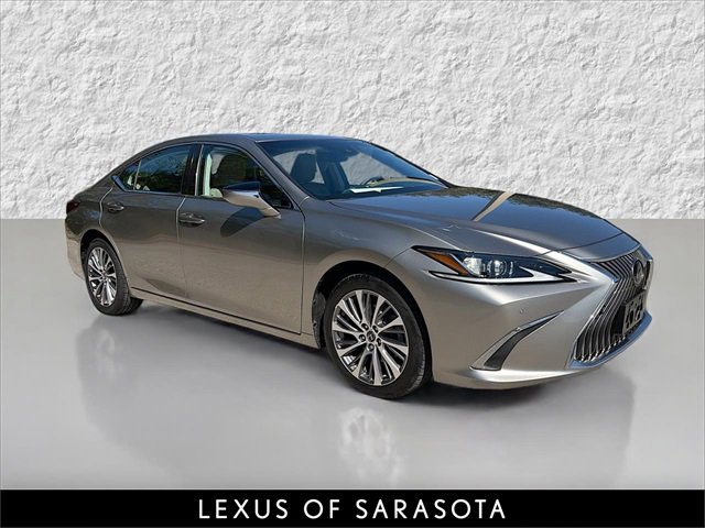2020 Lexus ES 350's photo