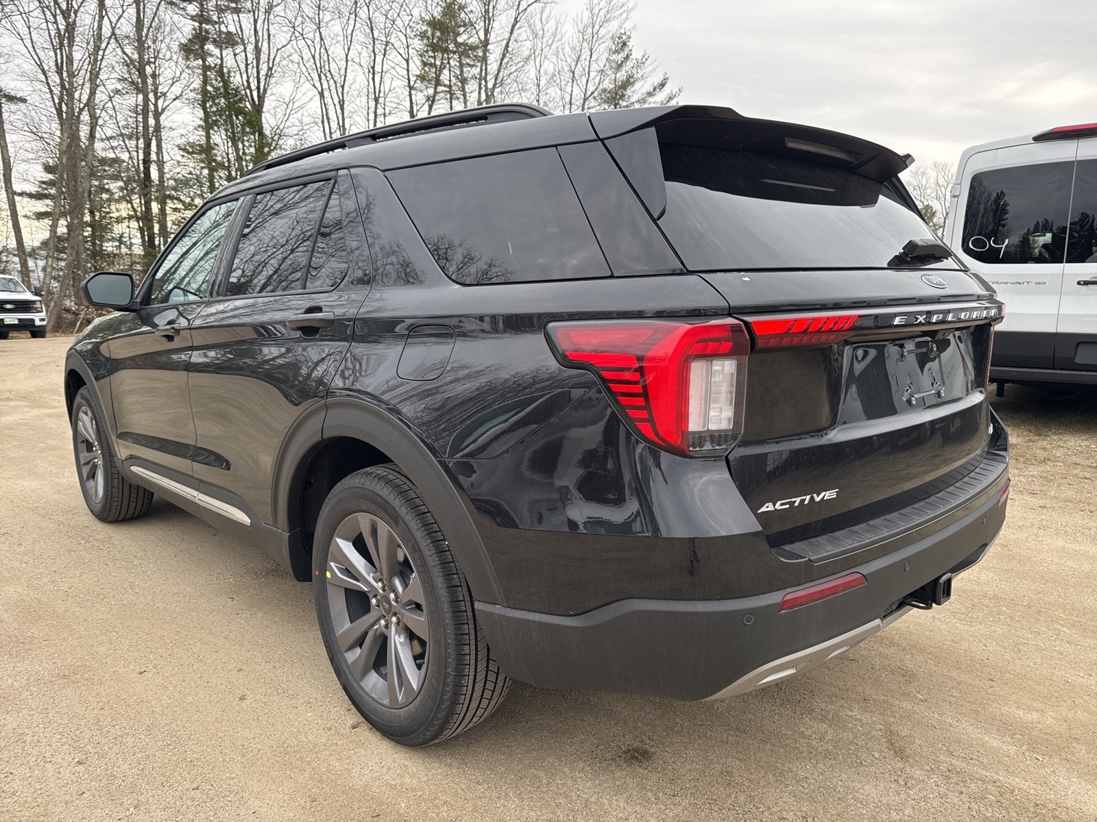 2025 Ford Explorer photo 2