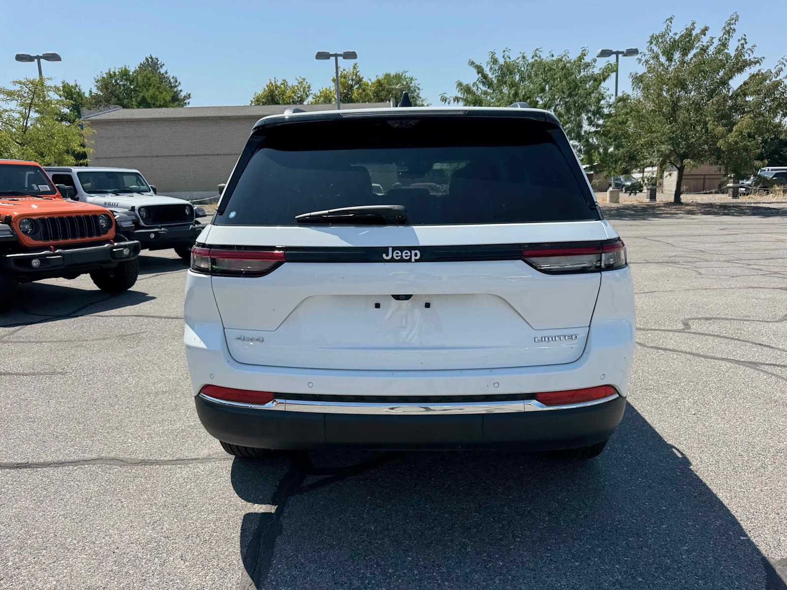 2025 Jeep Grand Cherokee Limited photo 3