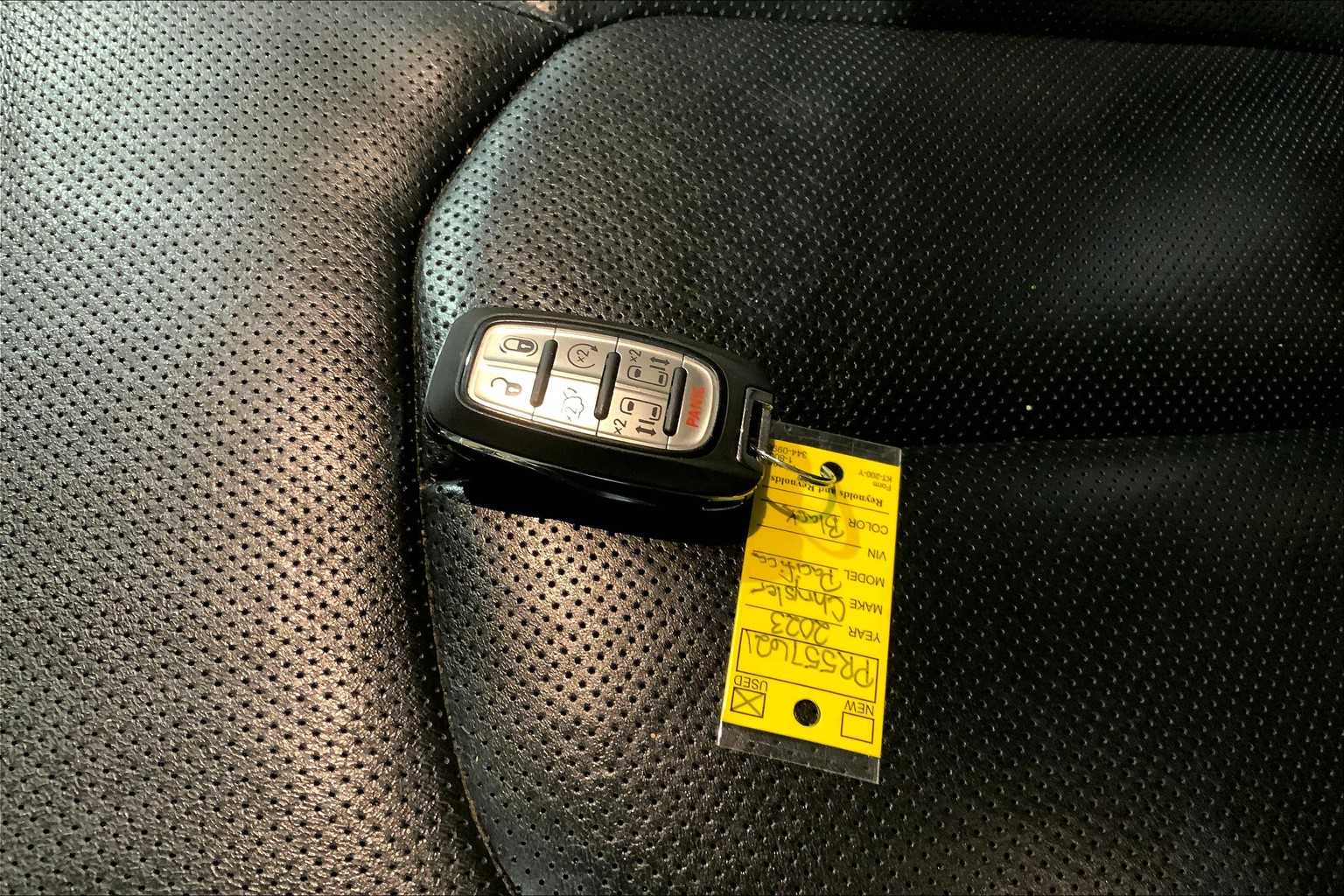 2023 Chrysler Pacifica Limited photo 13