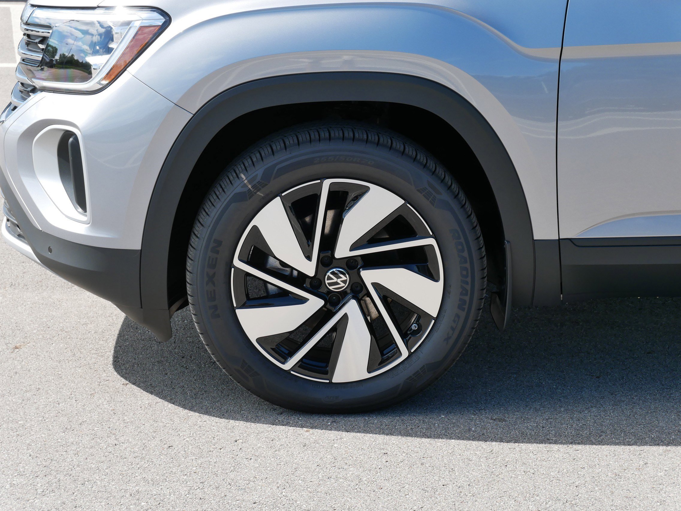 2025 Volkswagen Atlas SE Technology photo 3
