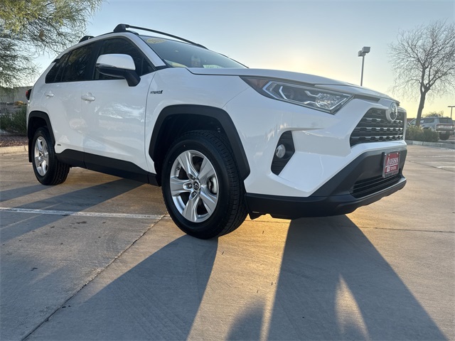 2019 Toyota RAV4 Hybrid XLE photo 3