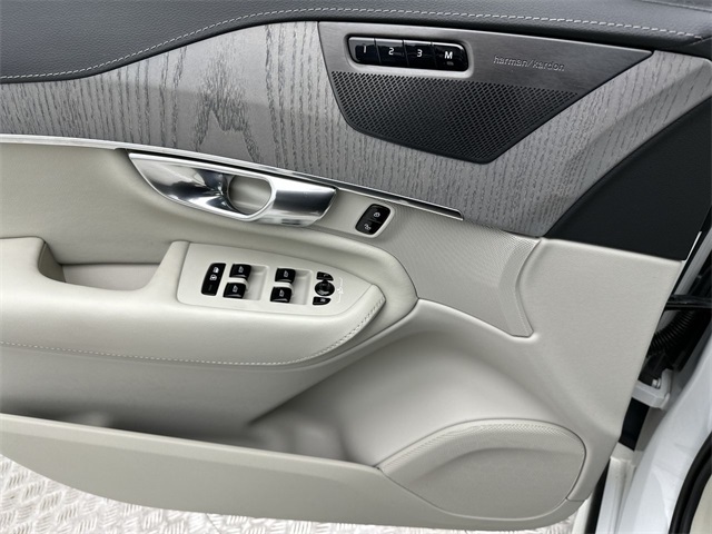 2025 Volvo XC90 AWD photo 4