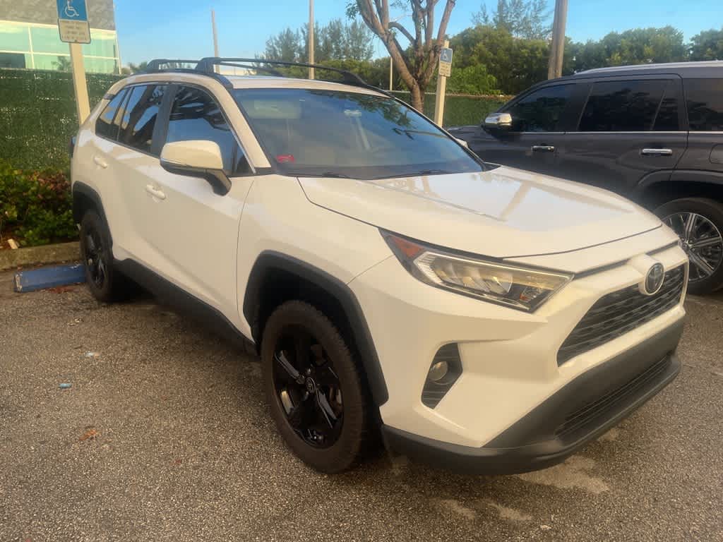 2019 Toyota RAV4 Premium XLE photo 2