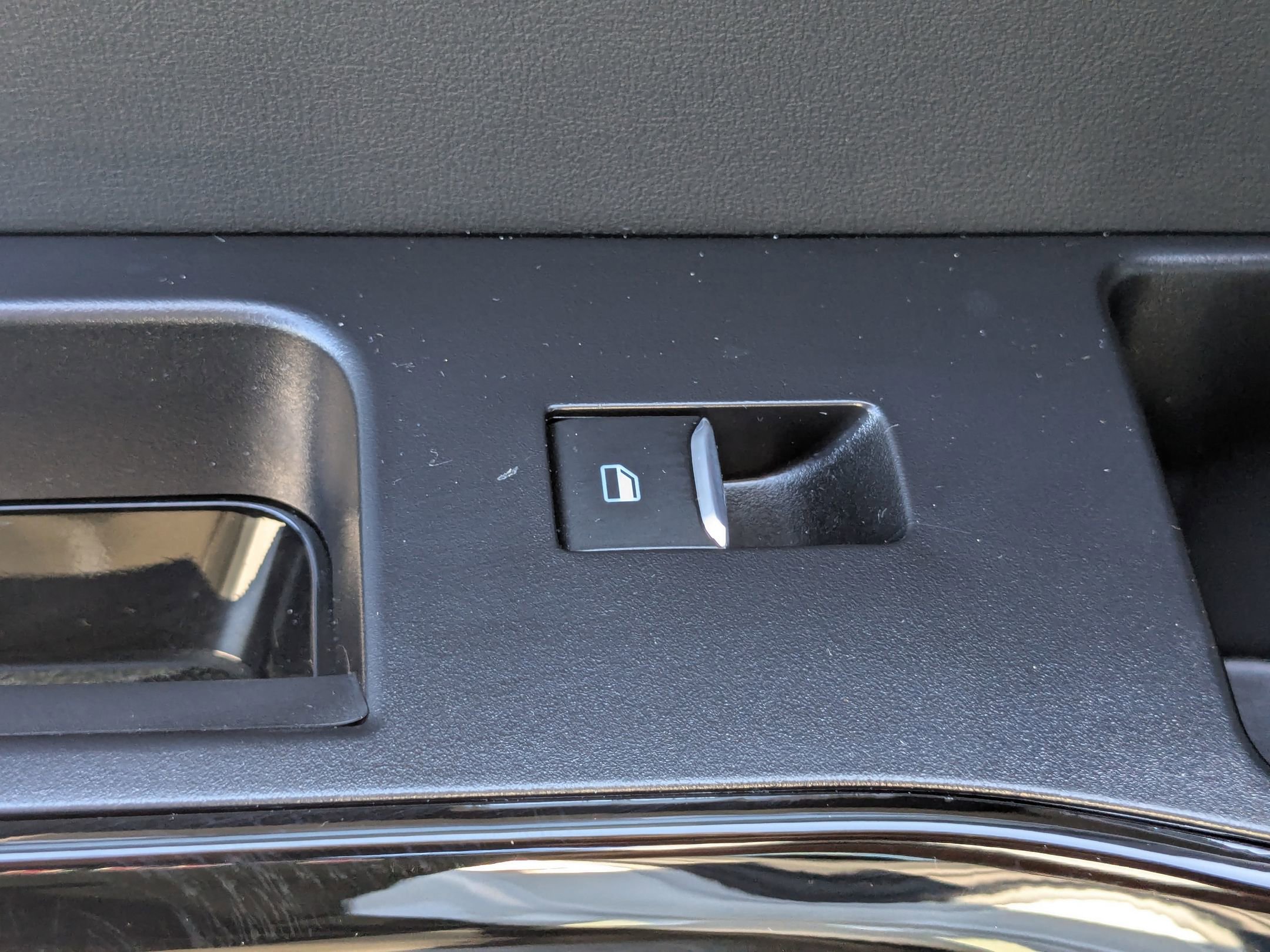 2024 Ford Explorer ST photo 29