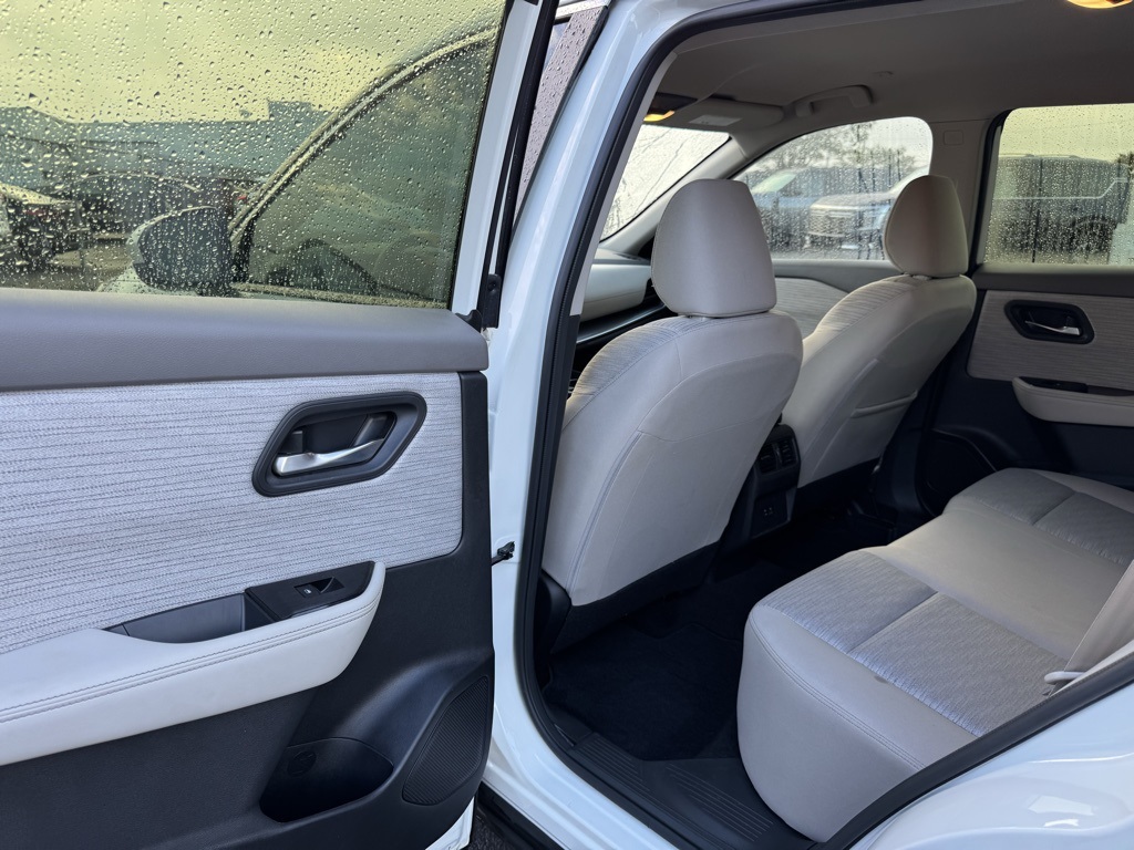 2023 Nissan Rogue SV photo 29