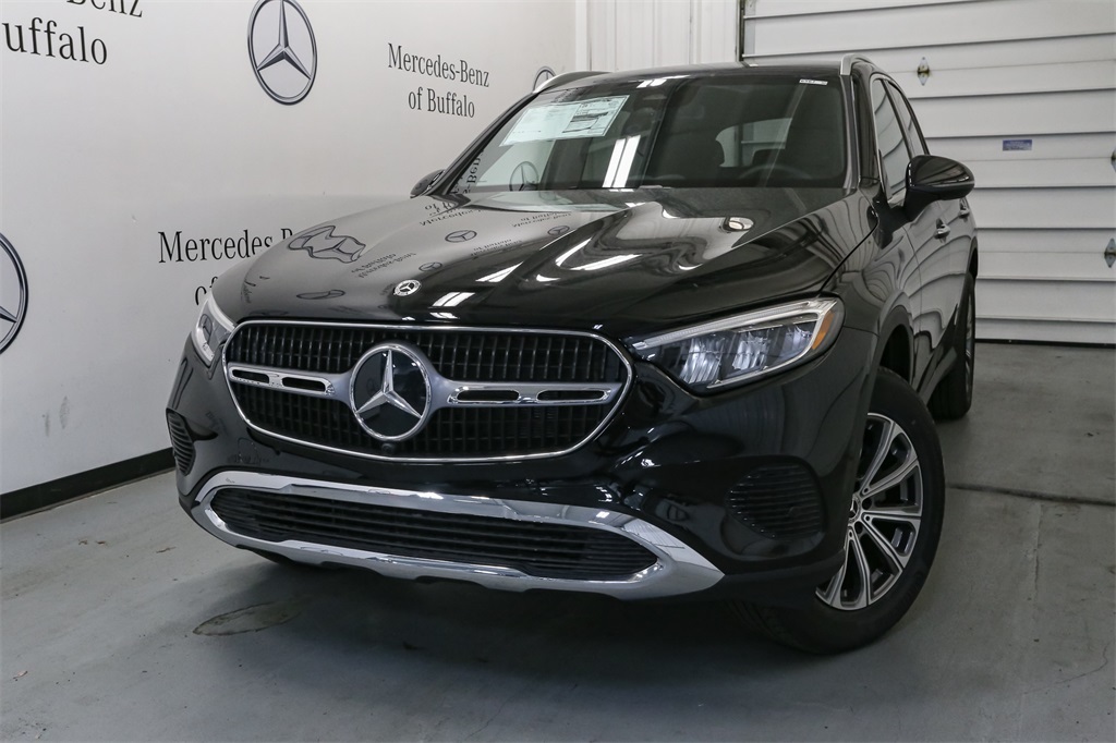 2025 Mercedes Benz GLC 300 photo 2