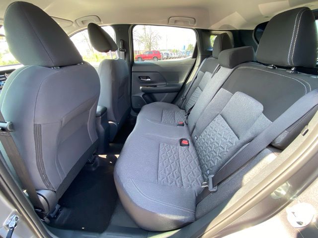 2025 Nissan Kicks SV photo 13