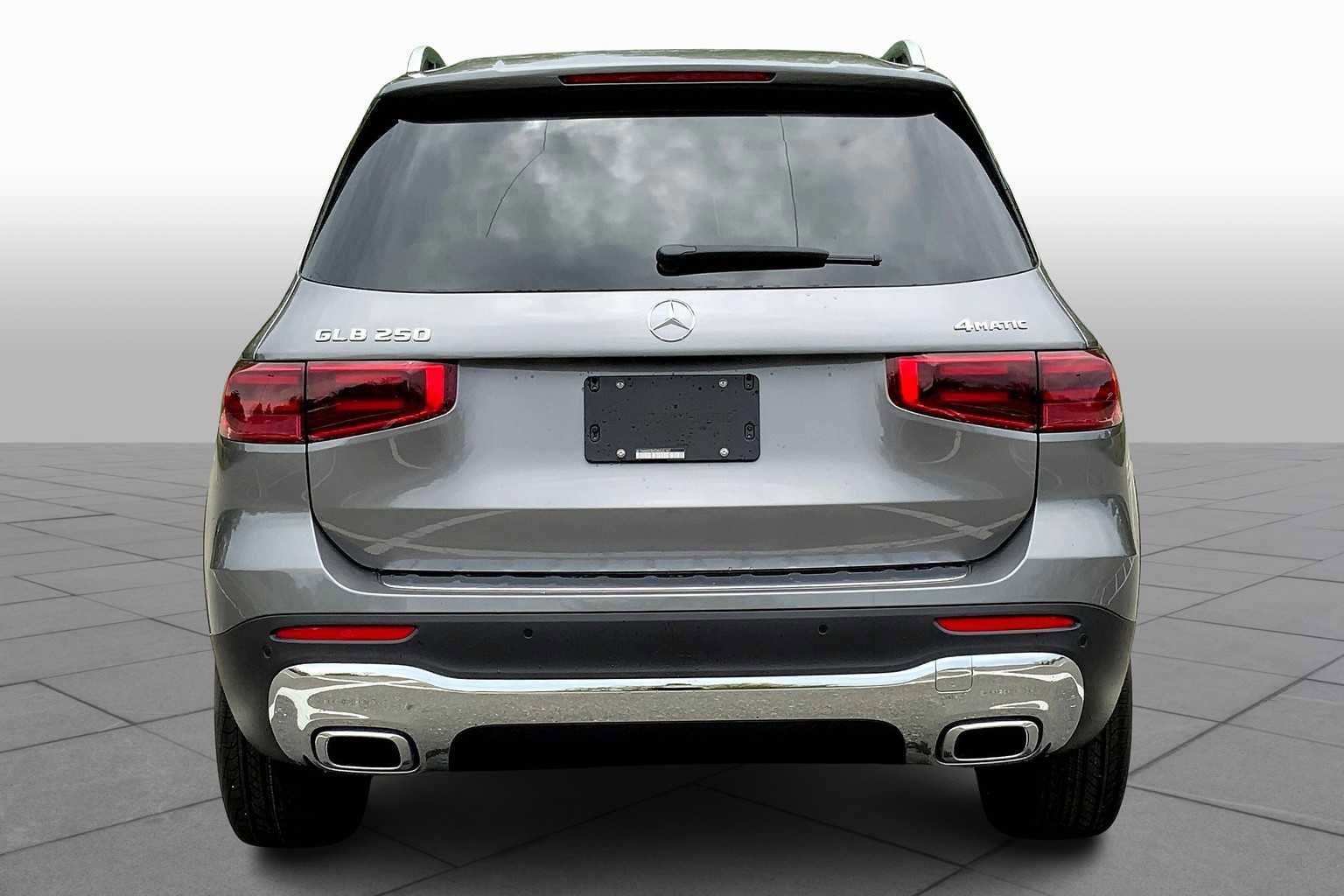2025 Mercedes Benz GLB 250 4MATIC photo 4