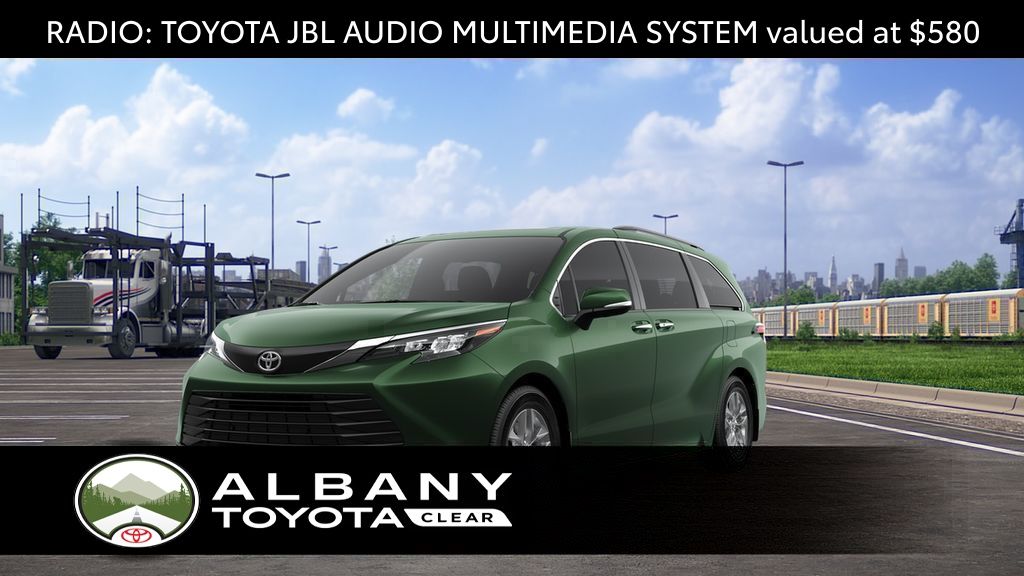 2026 Toyota Sienna XLE's photo