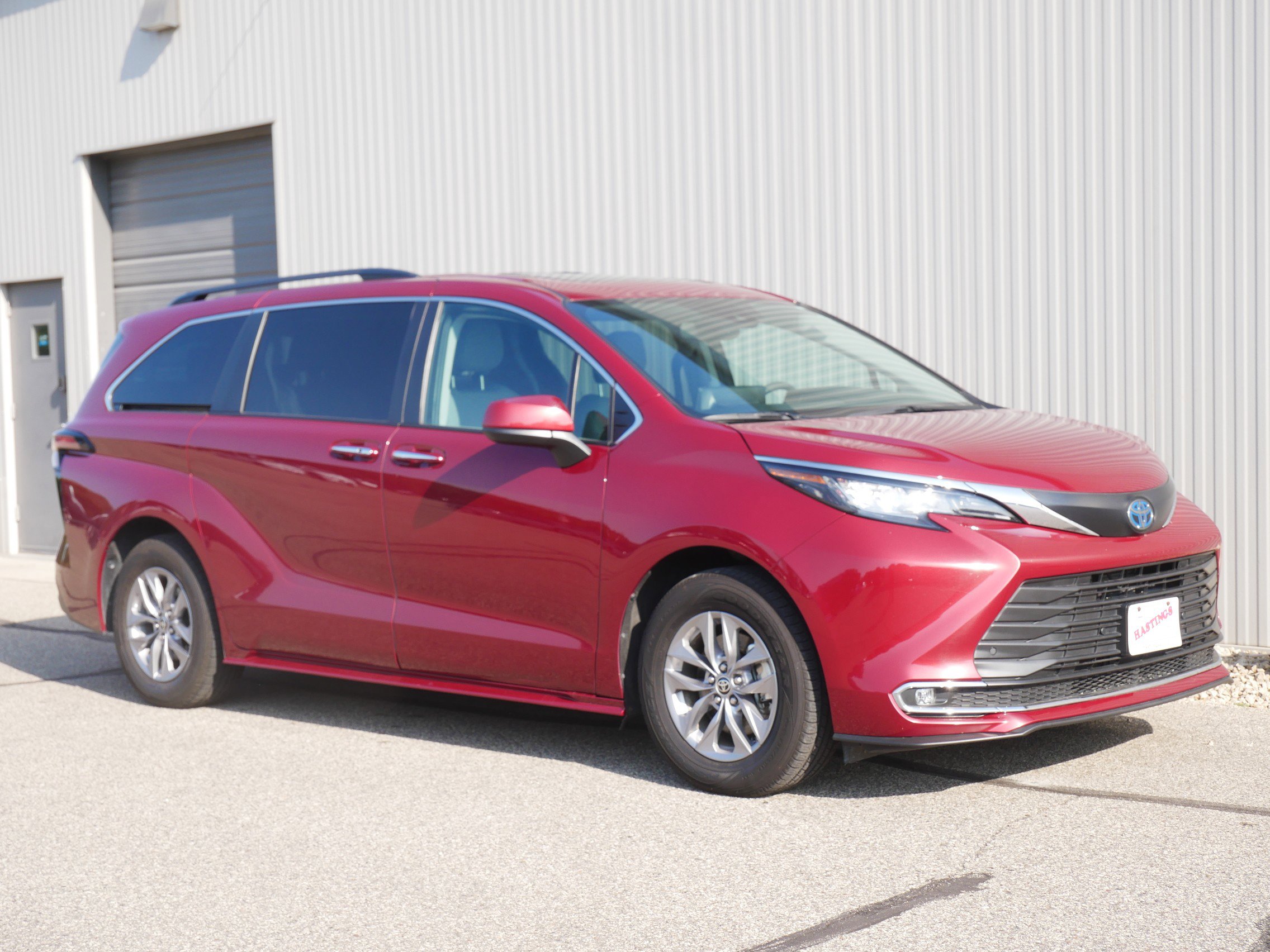 2022 Toyota Sienna XLE photo 7
