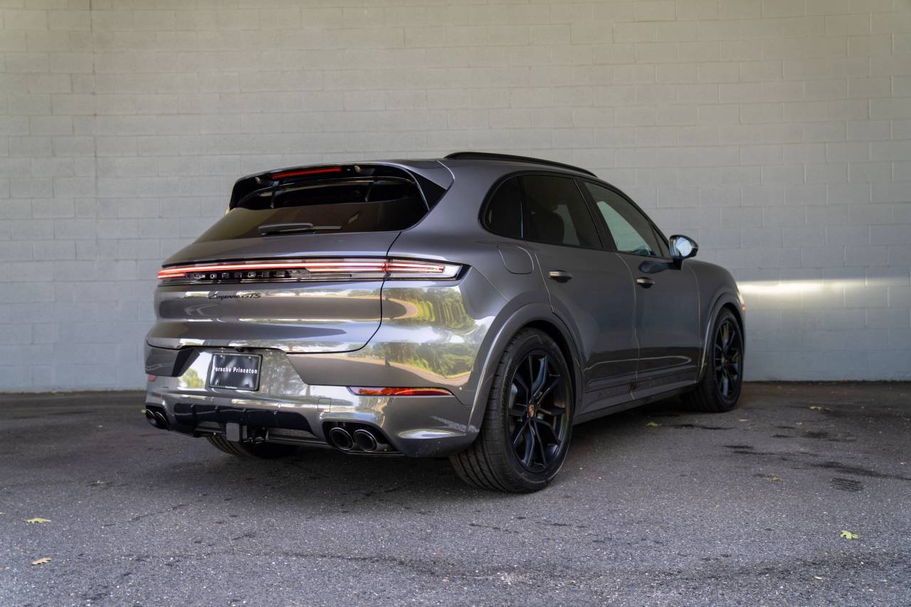 2025 Porsche Cayenne GTS photo 16