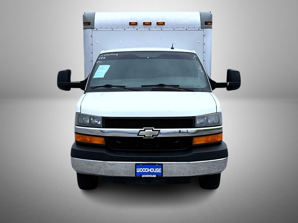 2012 Chevrolet Express Cutaway photo 2