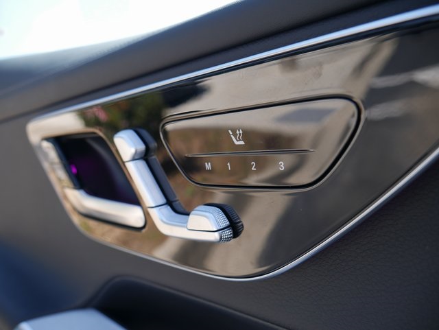 2025 Mercedes Benz GLC 300 photo 13