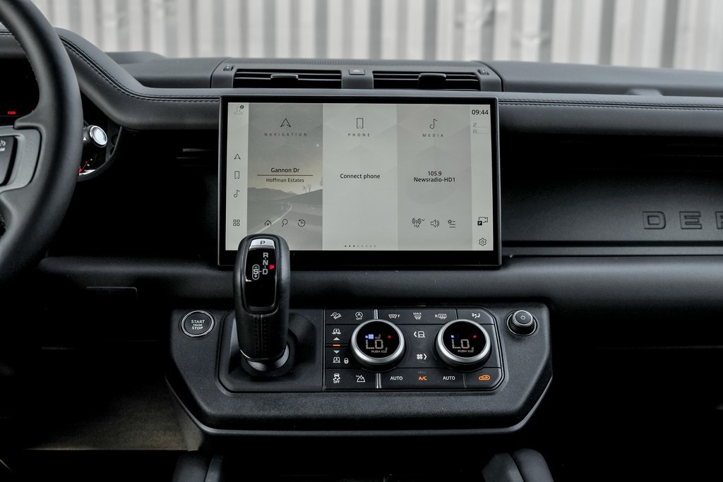 2025 Land Rover Defender 110 X-Dynamic SE photo 19
