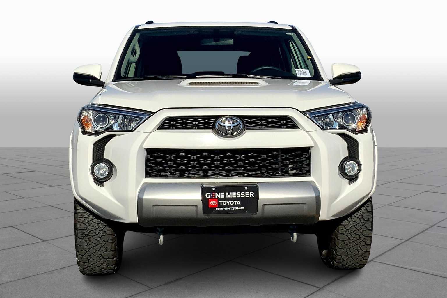2019 Toyota 4Runner TRD 4WD photo 3
