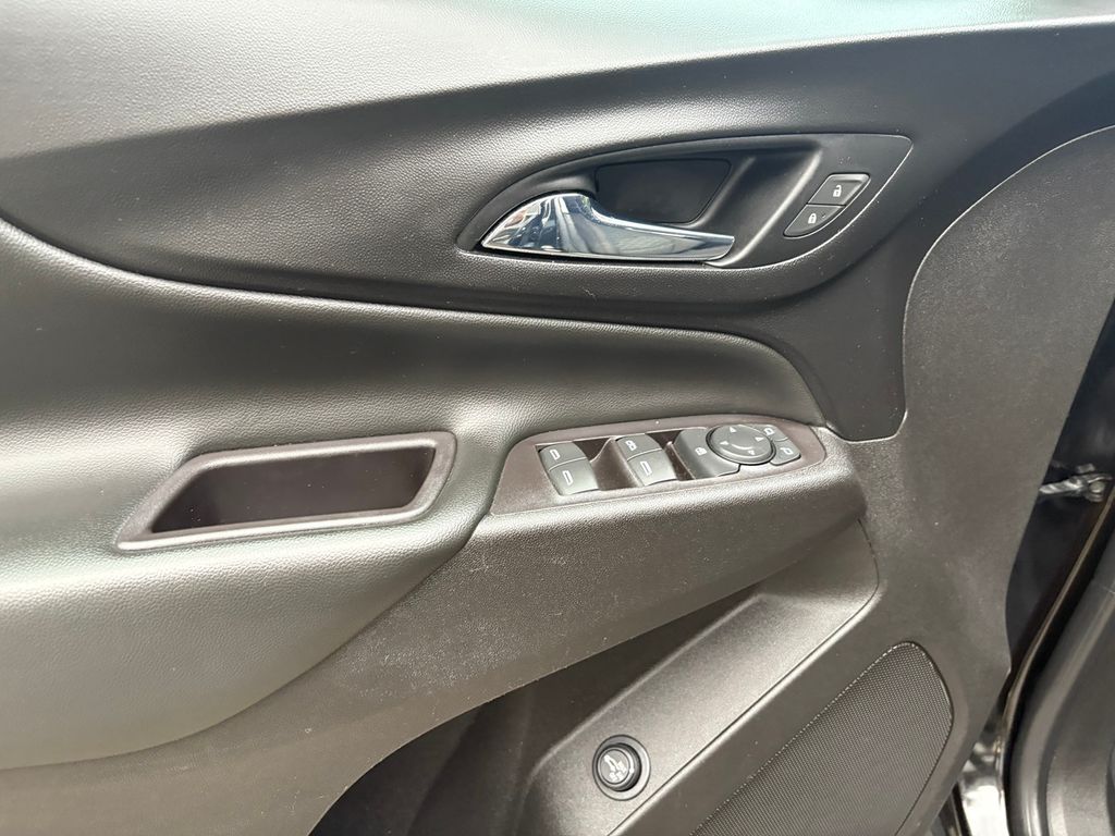 2021 Chevrolet Equinox LT photo 13