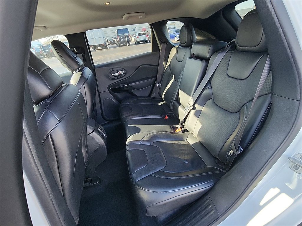 2023 Jeep Cherokee Altitude Lux photo 20