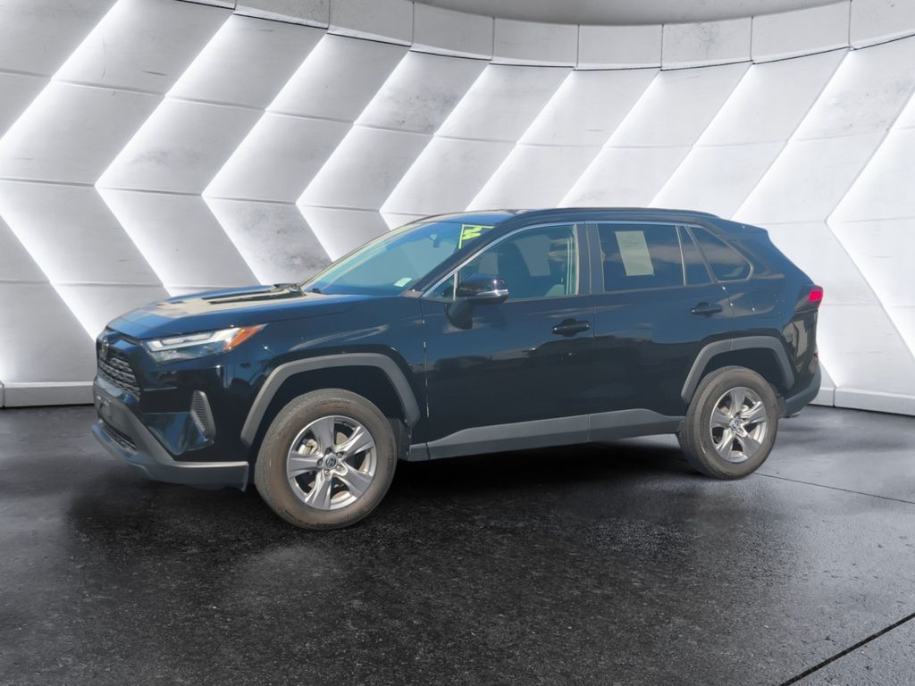 2024 Toyota RAV4 XLE photo 3