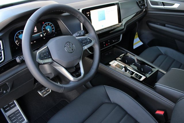 2026 Volkswagen Atlas Cross Sport SEL R-Line photo 2