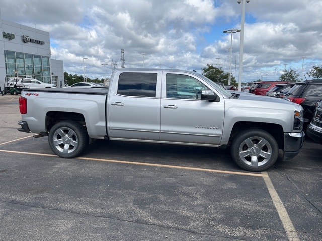 Used 2018 Chevrolet Silverado 1500 LTZ with VIN 3GCUKSEC6JG511039 for sale in Shakopee, Minnesota