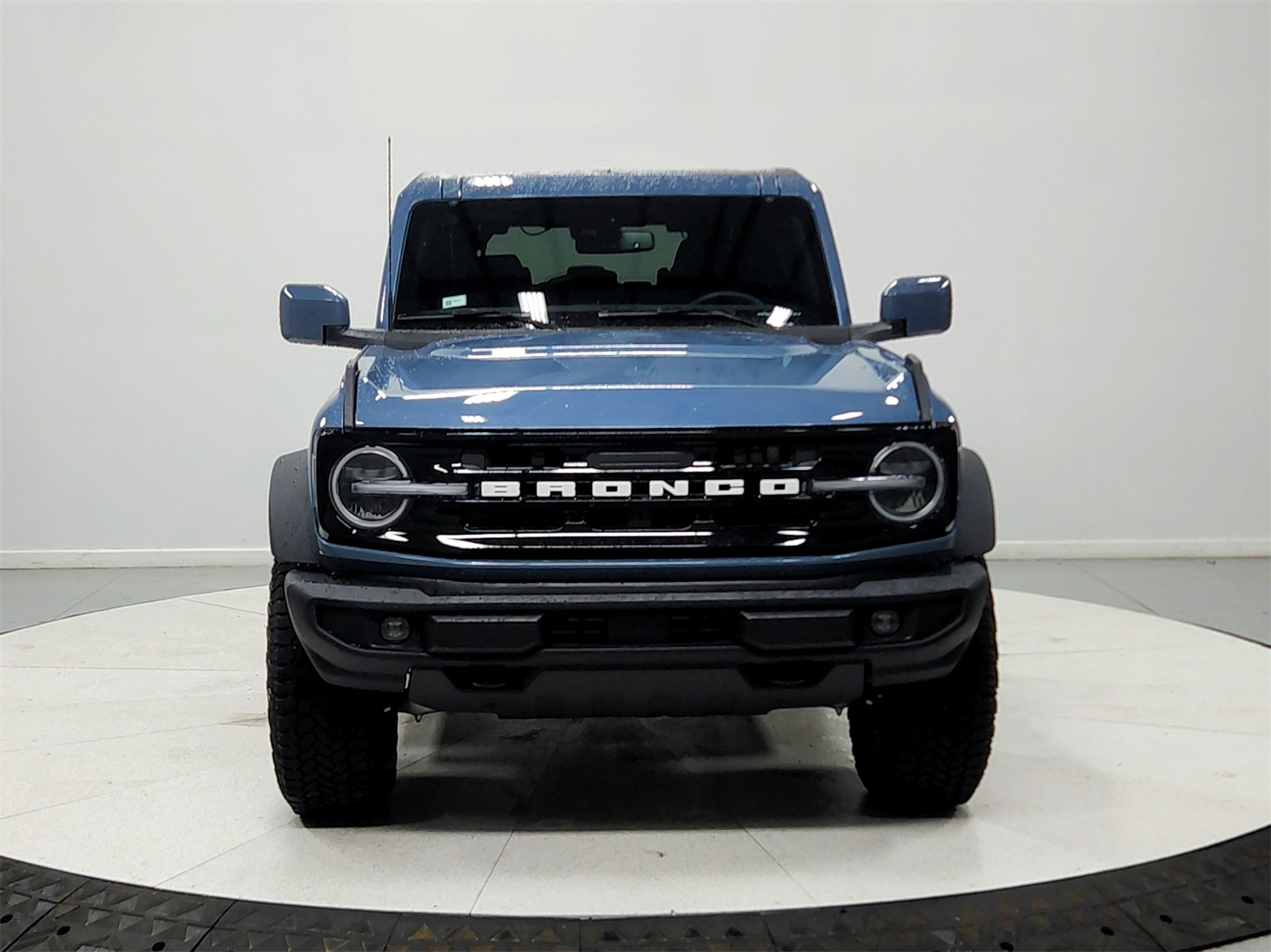 2025 Ford Bronco Outer Banks photo 2